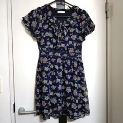 美品　未使用に近い　ネイビー　花柄　半袖　ひざ丈ワンピース　M　プライムパターン