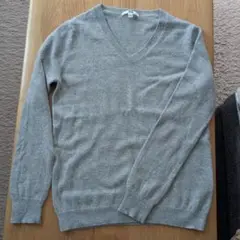 【美品】UNIQLO L グレー Vネックセーター 100%カシミヤ
