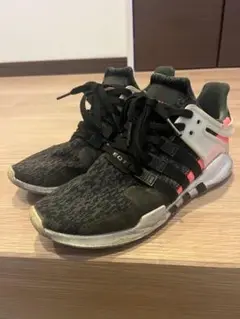 adidas スニーカー