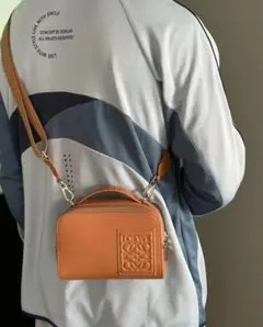 LOEWE オレンジレザーショルダーバッグ
