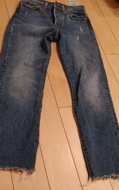 リーバイス　フリンジ裾 ダークデニム ストレートパンツ W24