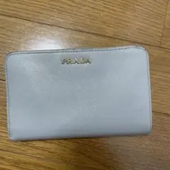 プラダ 折りたたみ財布