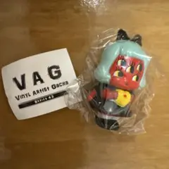 VAG Vinyl Artist Gacha シリーズ43 MEMI 赤