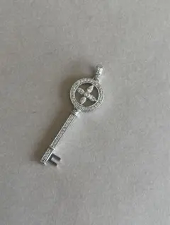 ダイヤ キーモチーフ 0.3ct ホワイトゴールド 鑑別書付き