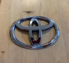 トヨタ エンブレム　大