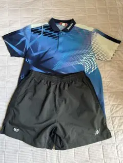 卓球用ポロシャツとショートパンツセット