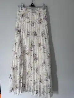 花柄　ロング　プリーツスカート　白系