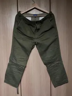BEAMS オリーブ チノパン ストレートレッグ