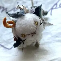 ミナペルホネンdrawing小さなライオンブローチ　ハンドメイド