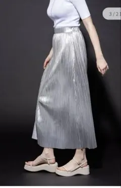 YEVS 箔カットソーランダムプリーツスカート　ブラック　未使用