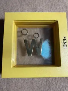 FENDI イニシャルチャーム