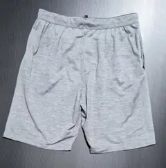 ✦中古　ユニクロ　ショートパンツ ジッパーポケット付き L