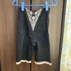 黒の刺繍レースボディスーツガードル