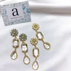 2275-1 ホワイト☺︎ビジューパールフラワーと2連クリアのピアス☺︎