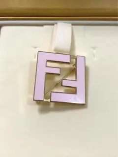 フェンディ フォーエバー ブローチ ゴールド