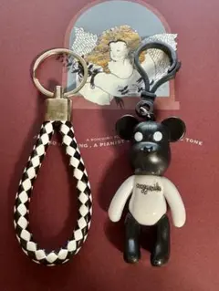 クマ型フィギュア キーホルダー ブラック＆ホワイト