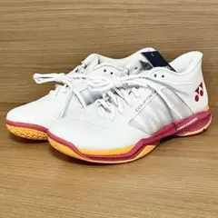 新品未使用 ヨネックス パワークッションコンフォートZワイドミッド 23.5㌢