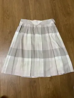 ブルーレーベルクレストブリッジ　プリーツスカート ベージュ ホワイト