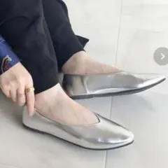 lus. Vカットフラットパンプス Mサイズ シルバー