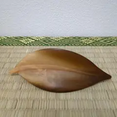 葉っぱ形 バレッタ s.v.winny サンヴァイオレットウィニー