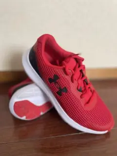 【美品】アンダーアーマー　UA Surge 3 メンズ25cm