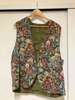 花柄デザインのリバーシブルベスト