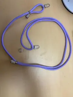 紫色のショルダーストラップ