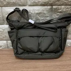新品 ユニクロ マルチポケットミニバック カーキ ノベルティ 非売品