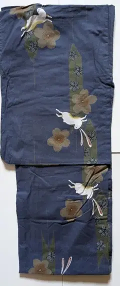 ウサギと花模様の紺色浴衣