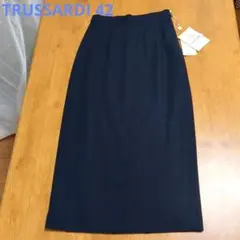【ほぼ新品】濃紺　綺麗め上品　タイトスカート　TRUSSARDI