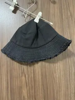 フリンジ付き黒バケットハット