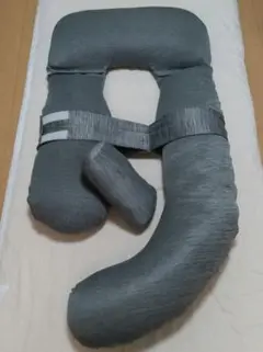 U字型グレー抱き枕 ストラップ付き