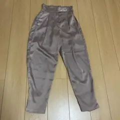 美シルエット！ エミレ サテンスラックスパンツ