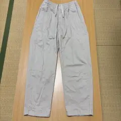 ユニクロ　アンクルパンツ　ベージュ