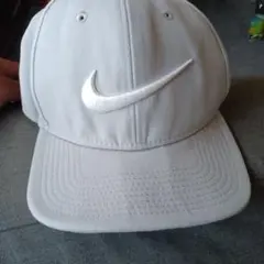Nike ホワイト キャップ スウッシュロゴ