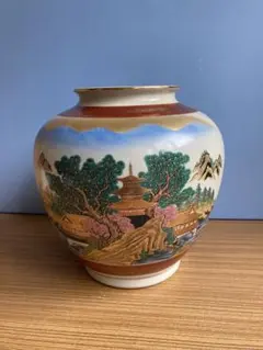 九谷焼　清栄造　色絵　孔雀　花瓶　花器　置物　陶磁器　ベージュ　日本製 九谷焼 清栄造 色絵 孔雀 花瓶 花器 置物 陶器 木箱 ベージュ 日本製