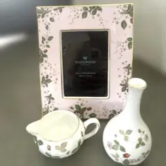 WEDGWOOD ワイルドストロベリー　フォトフレーム　花瓶　ミルクポット　３個