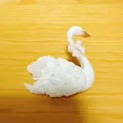 Pettit Pomme白鳥ブローチ