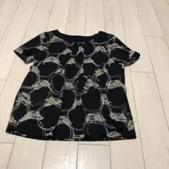 今日だけ価格。トラサルディ黒に流線サークル柄綿100%前身頃プリーツ高級ブラウス