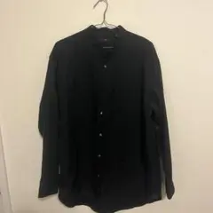 ユニクロ黒シャツ