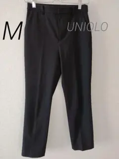 UNIQLO　黒スラックス テーパード　アンクル丈　美品