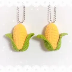 可愛い　ともろこし　あみぐるみ　ハンドメイド　プレゼント　キーホルダー　2個