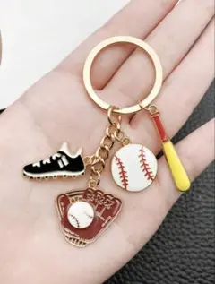 新品　野球チャーム付きキーホルダー