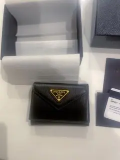 新品 PRADA プラダ 財布 ウォレット 三つ折り ルイヴィトン カードケース
