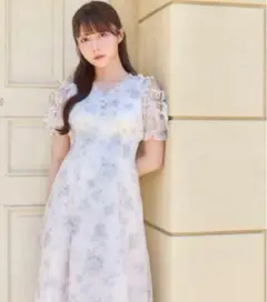 evelyn 水瀬さらら コラボ 花柄フリルフレアワンピース ブルー