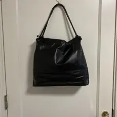 黒いレザーバッグ