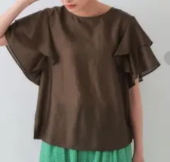オペーク.クリップ フリルスリーブブラウス ブラウン