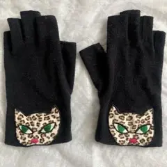 手袋　猫顔刺繍 黒 指なし手袋