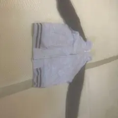 グレーと黒のストライプパーカー