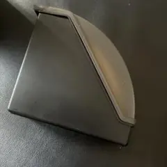黒の三角コーナー